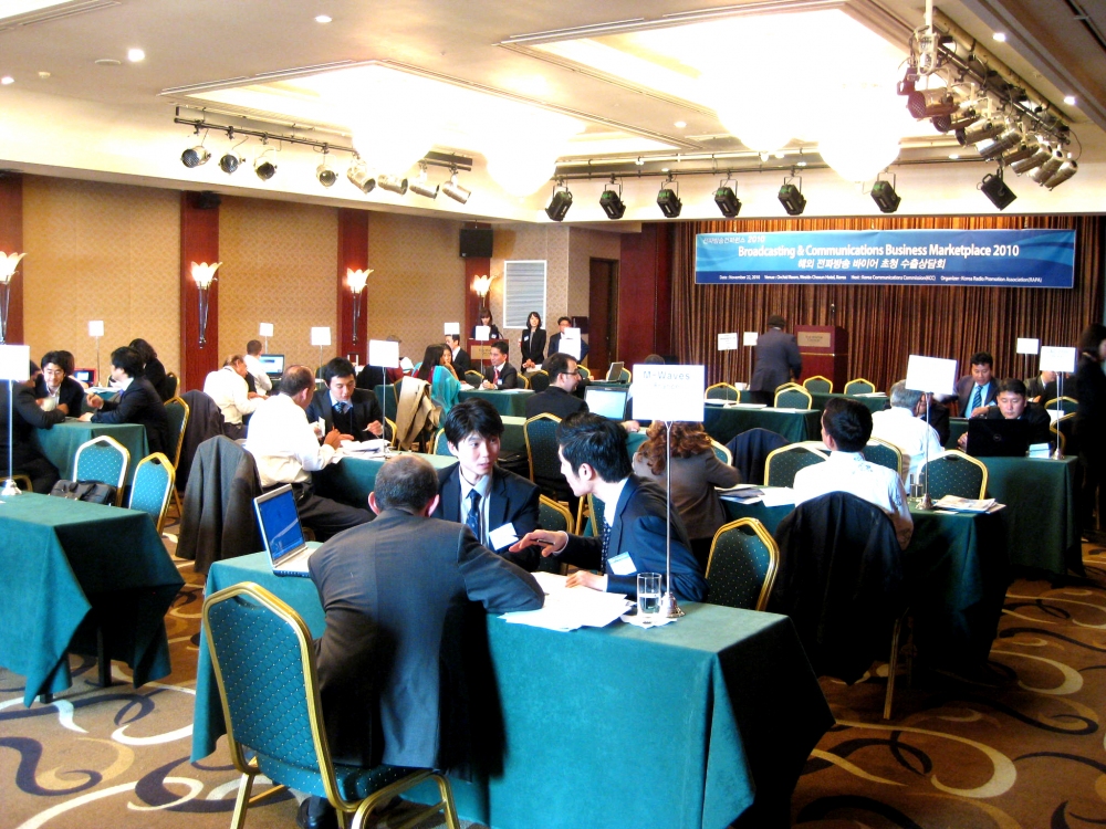 604481464_QiAN9gfa_A8E710.11.22_Broadcast_26_Communications_Business_Marketplace1.JPG