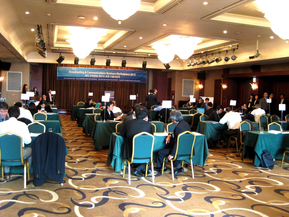 604481464_Td4BYbxR_A8E810.11.22_Broadcast_26_Communications_Business_Marketplace2.JPG